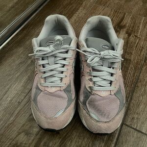 Women's Pink and Gray 2002 New Balance Sneakers